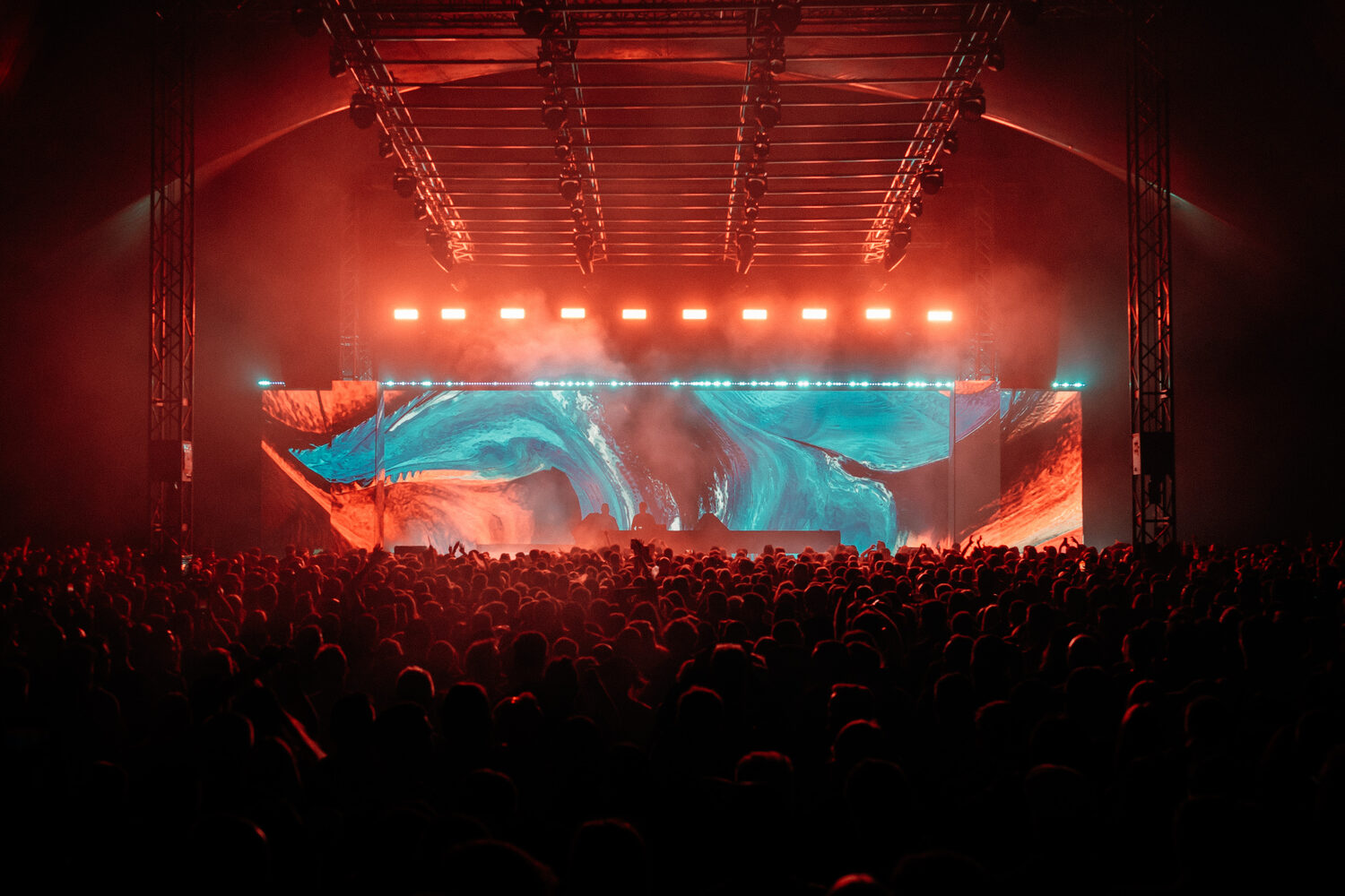 Joris Voorn AV Show mit großer LED-Bühne und Live generierten Visuals